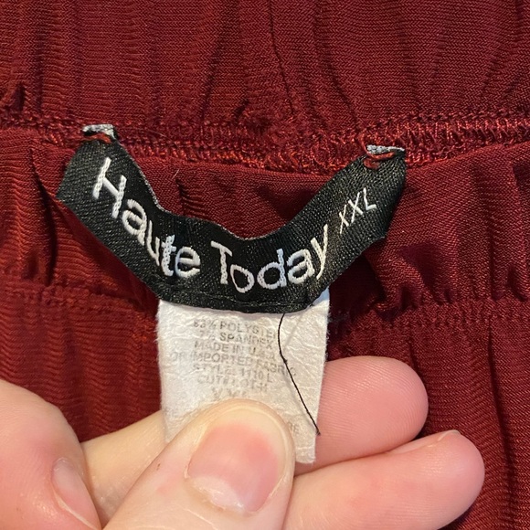 Deep Red Capri Leggings - Picture 4 of 4